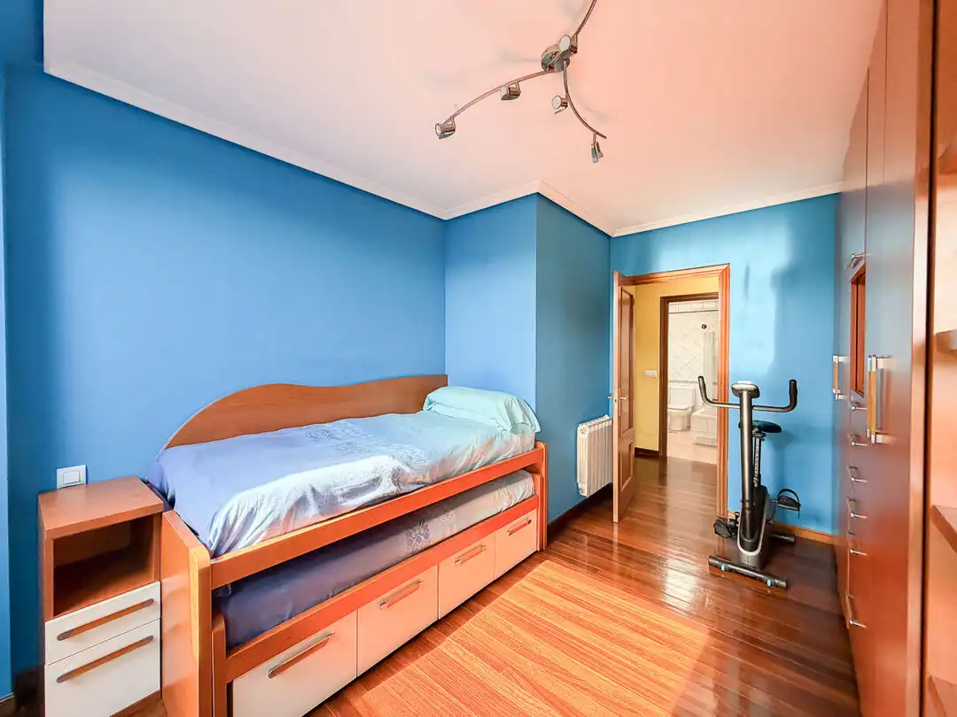 Habitación de Piso en venta en Santa Cruz de Bezana con Calefacción, Terraza y Trastero