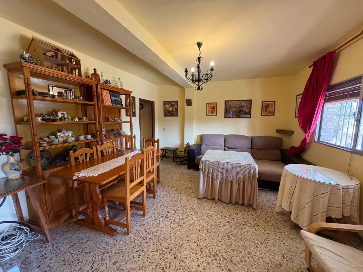 Sala d'estar de Casa o xalet en venda en El Puerto de Santa María amb Jardí privat, Traster i Piscina
