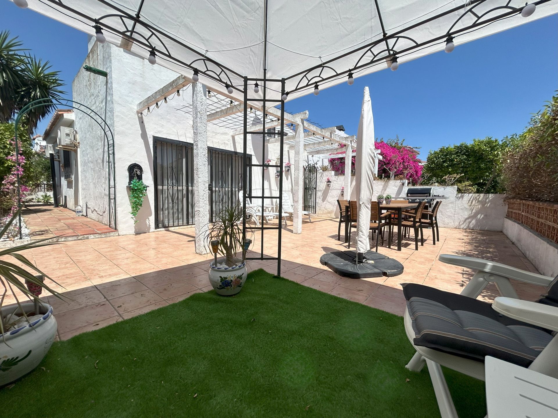 Terrassa de Casa adosada en venda en Manilva amb Aire condicionat, Jardí privat i Terrassa