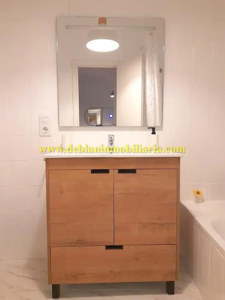 Baño de Piso de alquiler en Tui con Calefacción y Amueblado