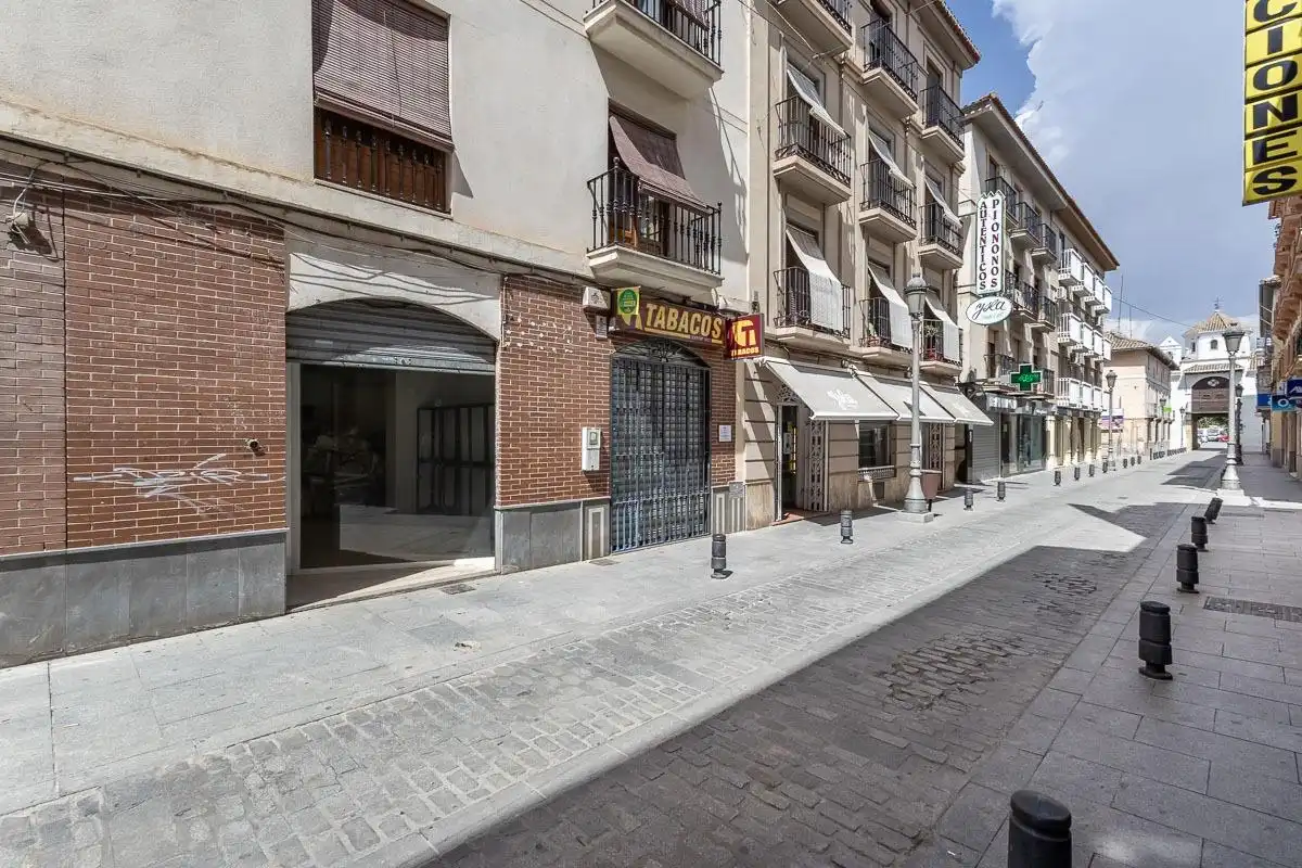 Locale commerciale in vendita a Calle Real 7