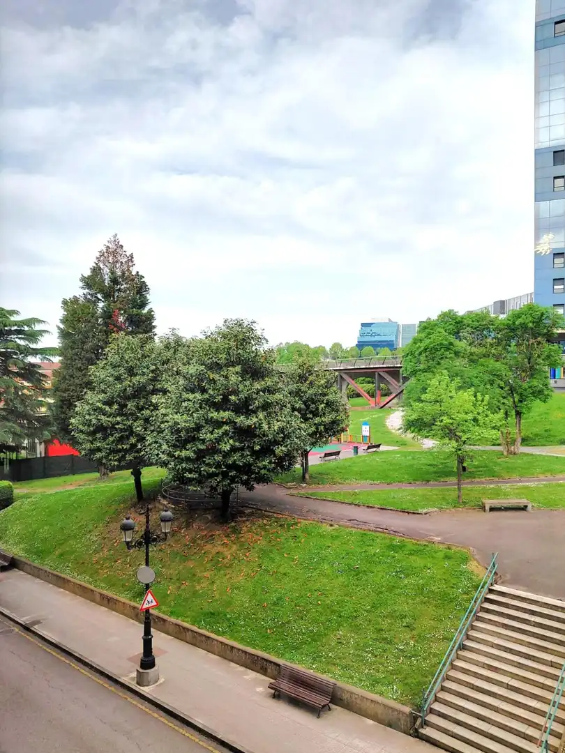 Jardín de Piso de alquiler en Oviedo  con Calefacción
