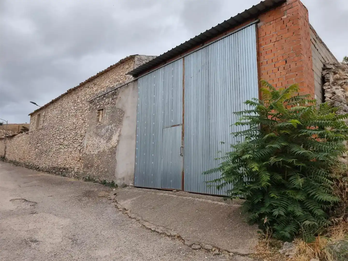 Vista exterior de Casa o xalet en venda en Huete amb Balcó