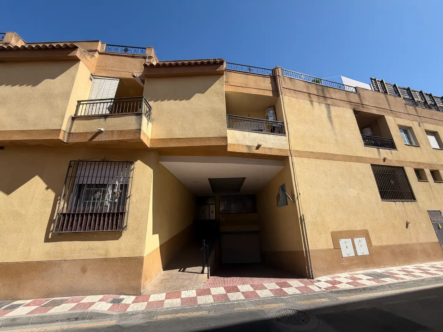 Exterior view of Duplexes for rent in Cúllar Vega  with Terrace, Furnished and Washing machine