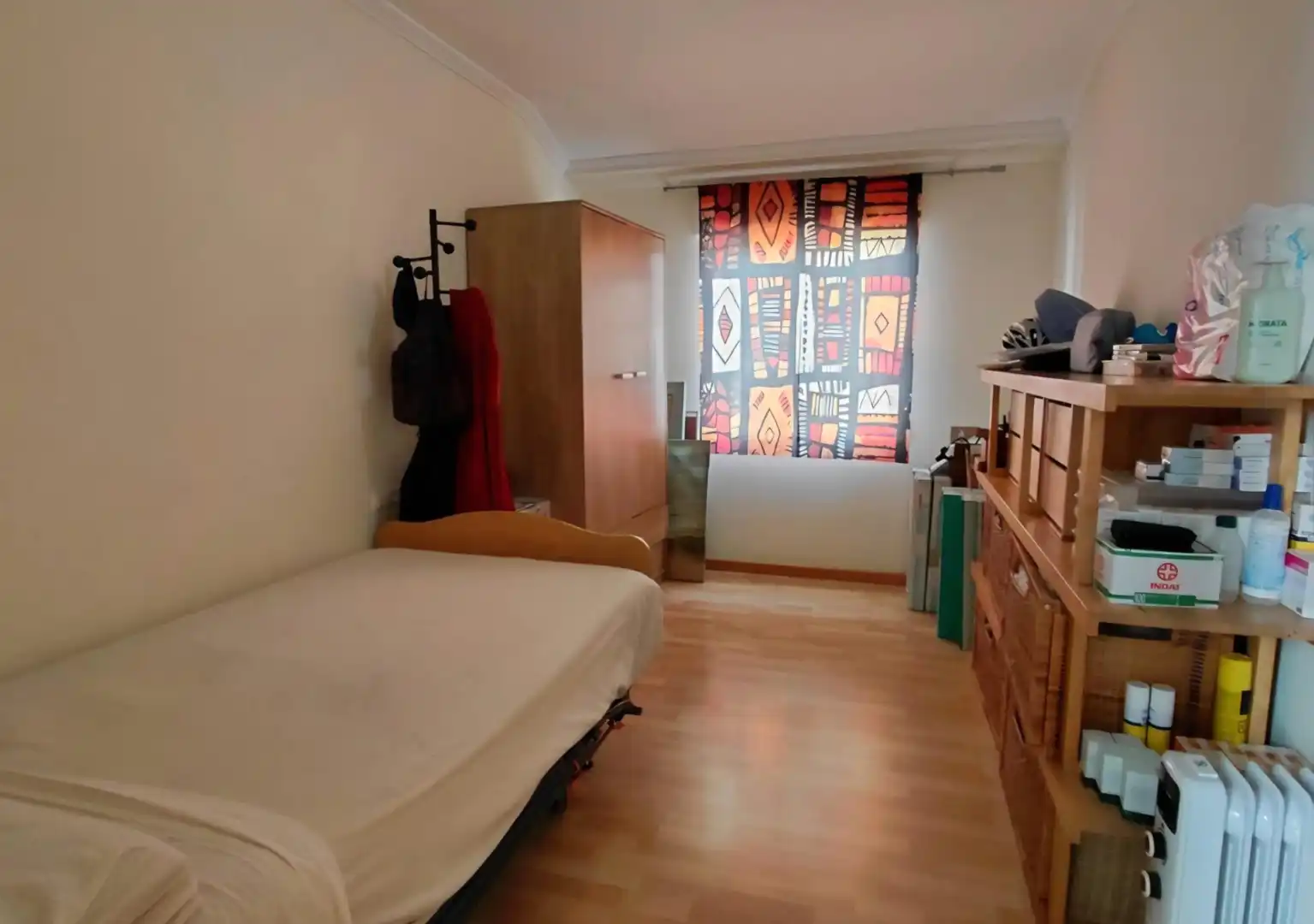 Schlafzimmer von Dachboden zum Verkauf in Villena mit Klimaanlage, Heizung und Parkett