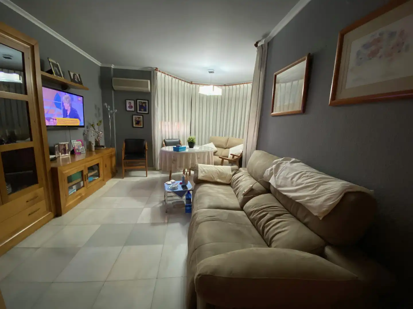 Sala d'estar de Casa o xalet en venda en Guadix amb Terrassa i Moblat