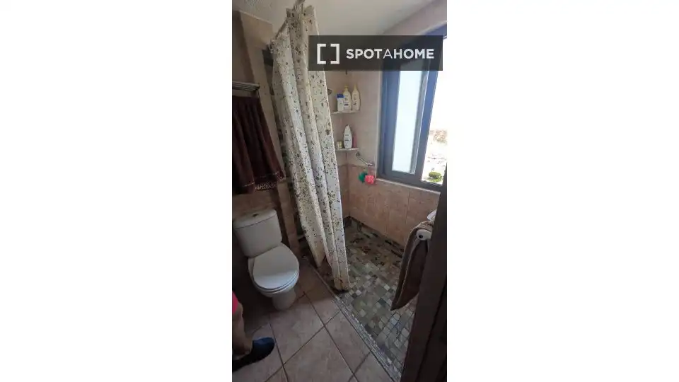 Bathroom of Apartments for share in Elche / Elx  with Air Conditioner, Terrace and Furnished