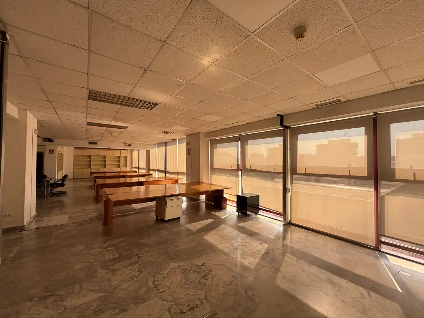 Büro zur Miete in Sevilla mit Klimaanlage, Heizung und Internet