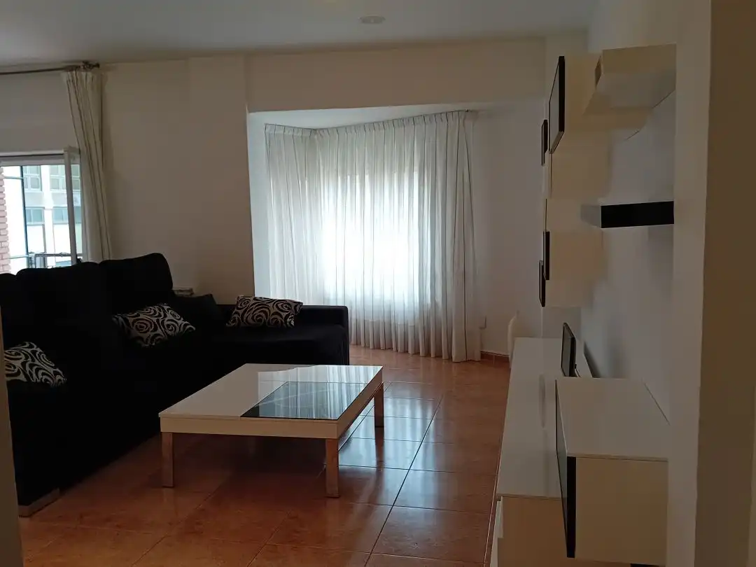 Flat for rent in Calle Miguel Villanueva, Gran Via