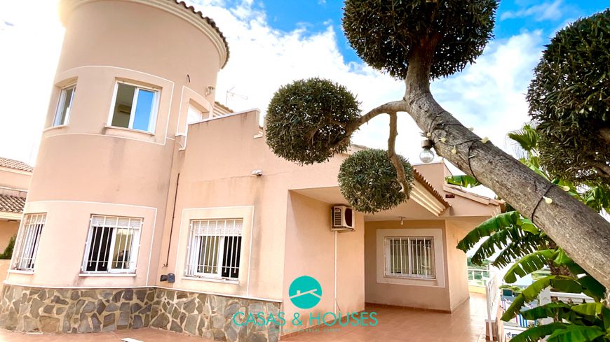 Vista exterior de Casa o xalet en venda en Cartagena amb Jardí privat, Terrassa i Balcó