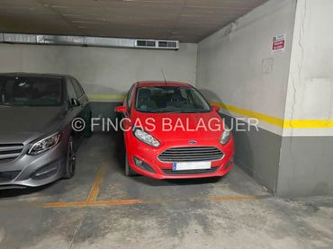Individual amb ascensor en venda a Carrer de Galileu 25