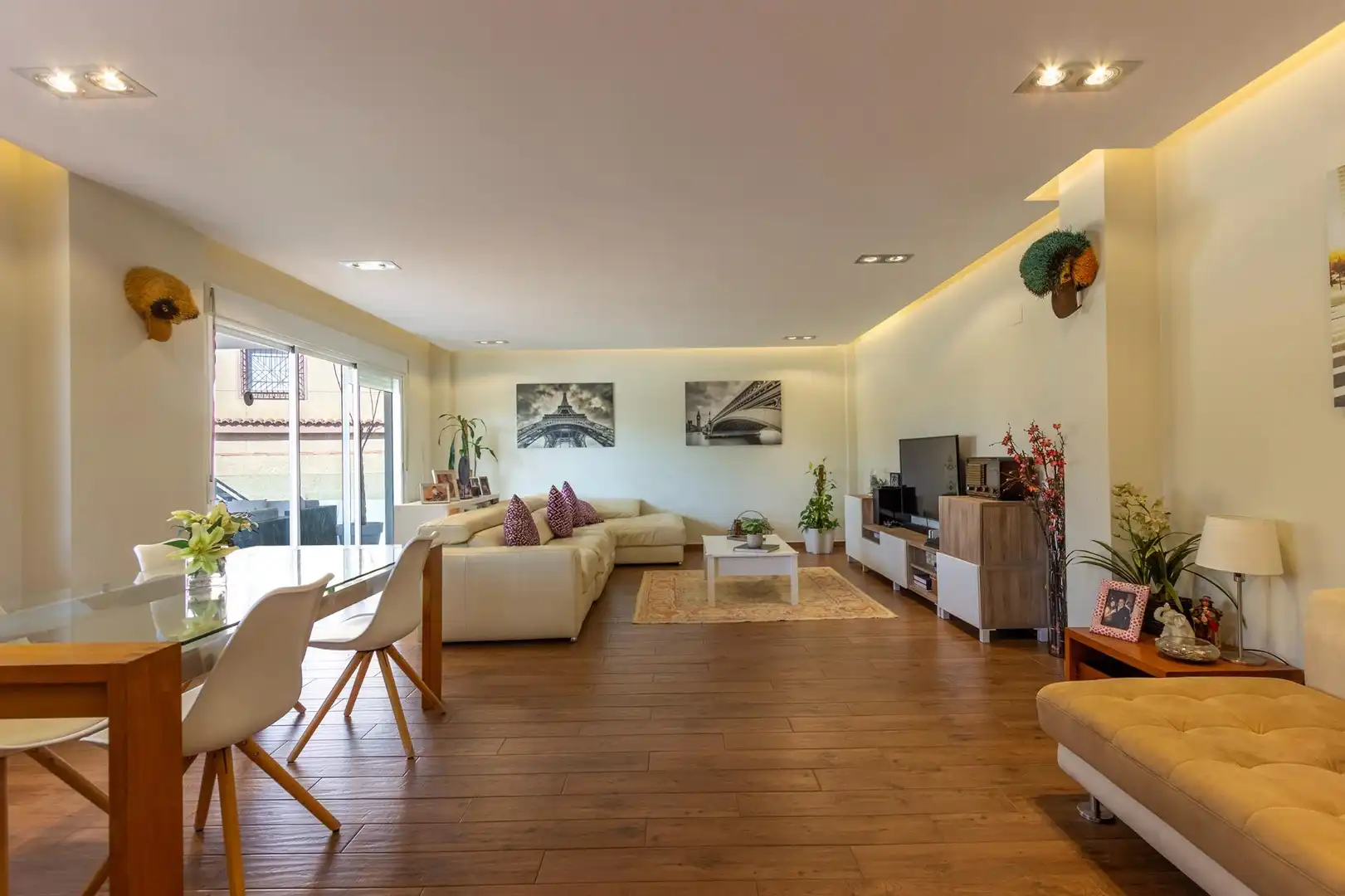 Sala d'estar de Casa o xalet en venda en Alicante / Alacant amb Calefacció, Jardí privat i Terrassa