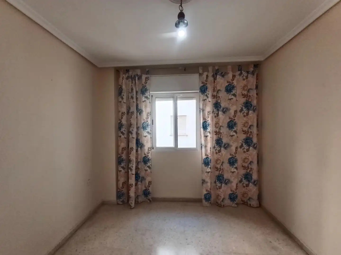 Habitación de Piso en venta en Sevilla con Aire acondicionado y Balcón
