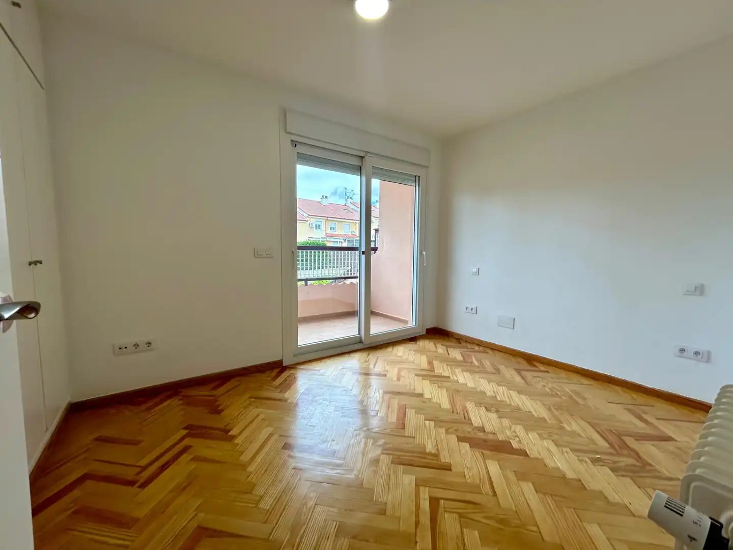 Dormitori de Casa adosada en venda en La Lastrilla  amb Calefacció, Jardí privat i Parquet