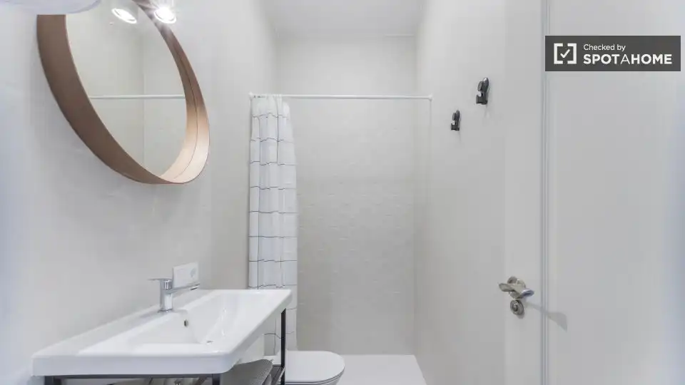 Badezimmer von Wohnung zur Miete in Valencia mit Klimaanlage, Heizung und Möbliert
