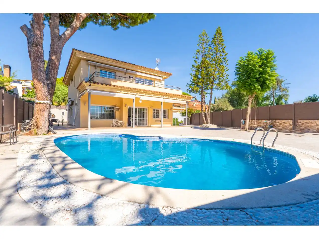 Exterior view of Houses for sale in Cabrils, Barcelona