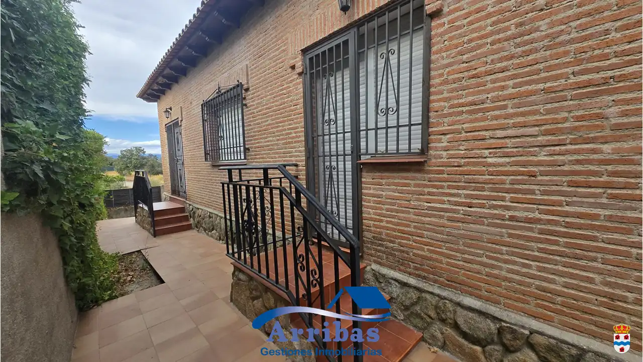Vista exterior de Casa o chalet en venta en El Casar de Escalona con Calefacción, Jardín privado y Terraza