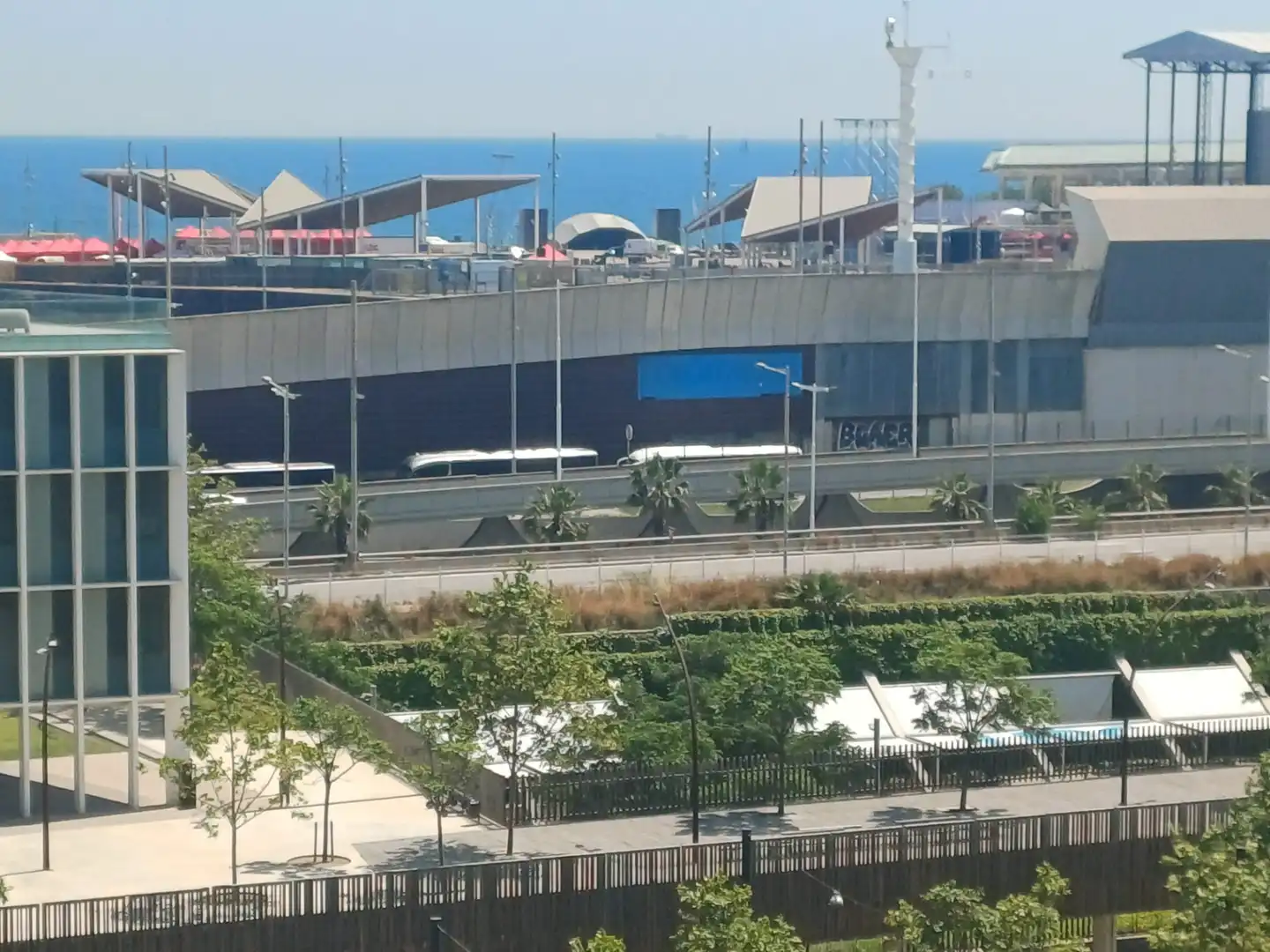 Vista exterior de Piso en venta en Sant Adrià de Besòs con Aire acondicionado, Calefacción y Jardín privado