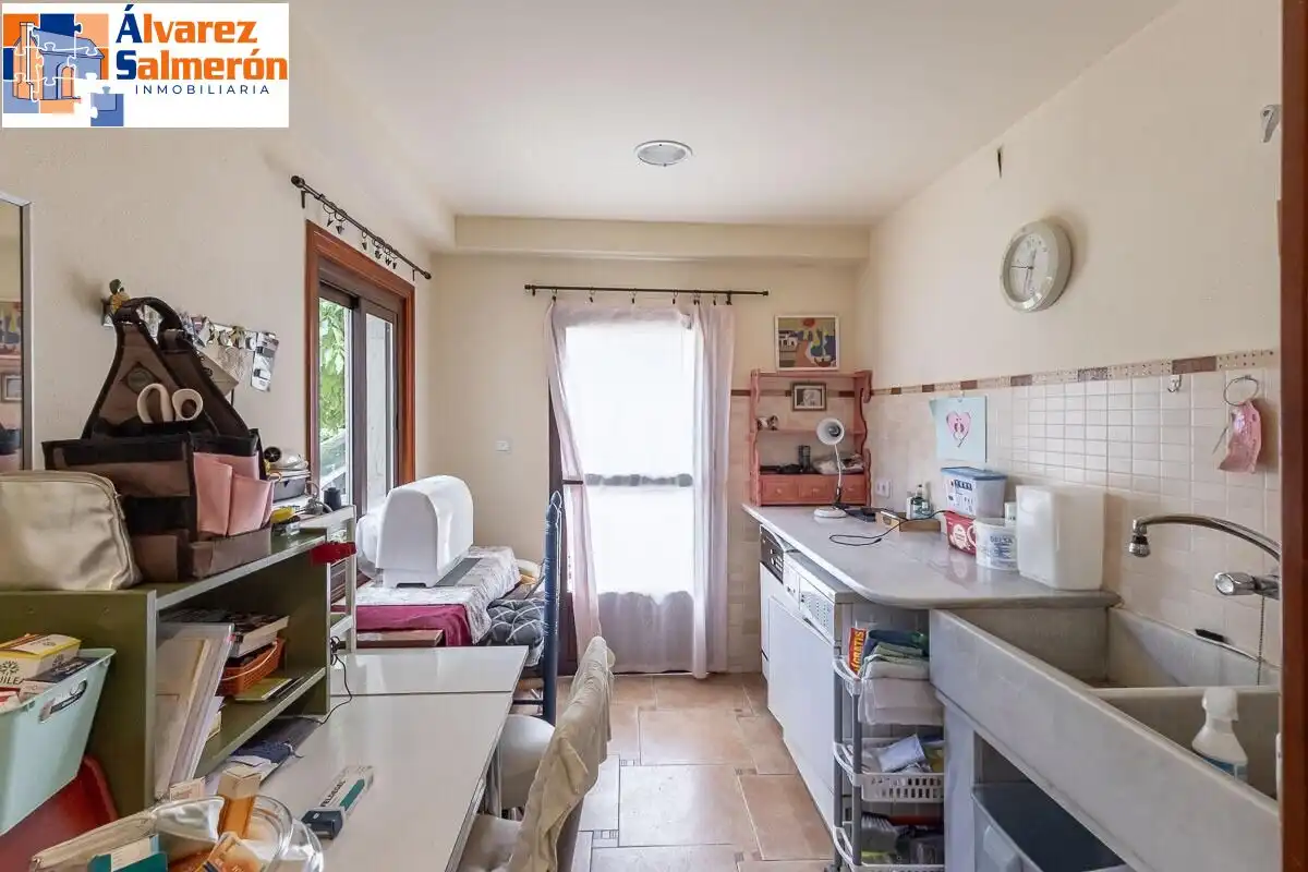Cocina de Casa o chalet en venta en Huétor Vega con Aire acondicionado, Calefacción y Jardín privado