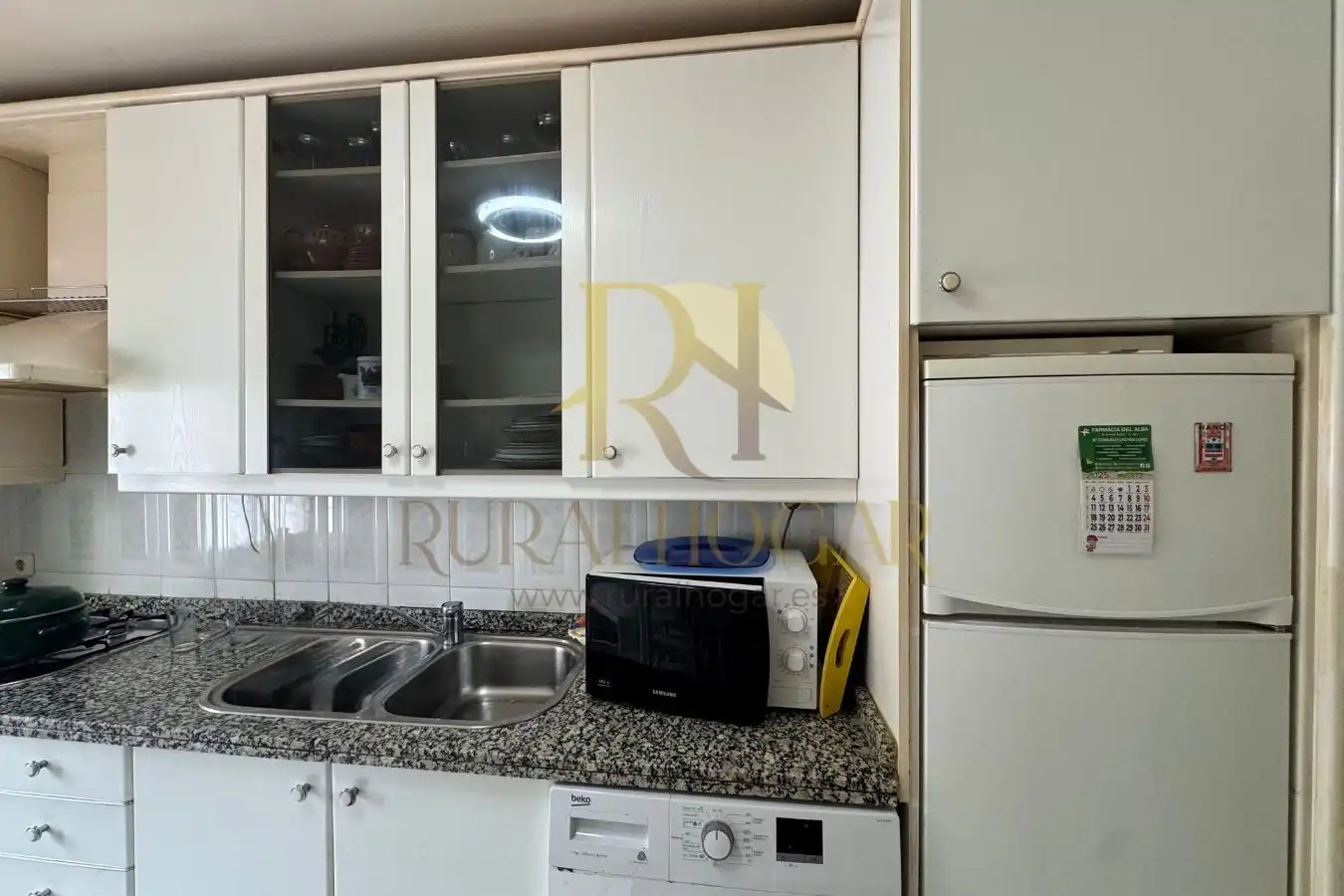 Cuina de Casa o xalet en venda en La Pola de Gordón  amb Calefacció i Jardí privat