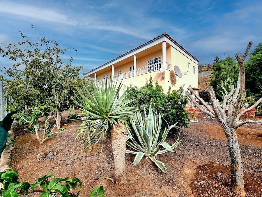 Exterior view of House or chalet for sale in Adeje  with Private garden, Terrace and Storage room