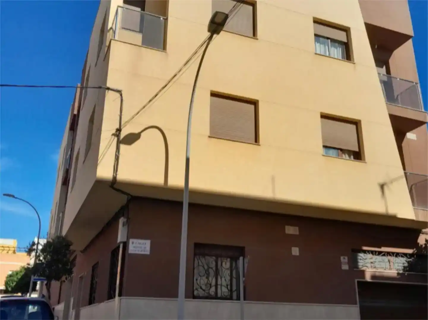 Vista exterior de Casa adosada en venta en Melilla con Balcón