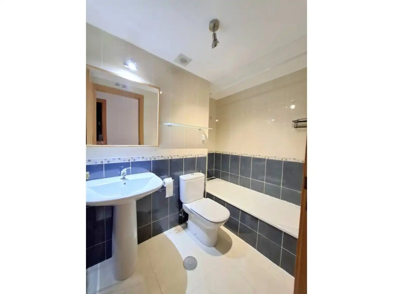 Baño de Piso de alquiler en Valdemoro con Aire acondicionado, Calefacción y Terraza