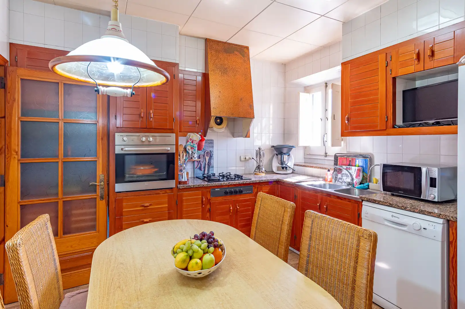 Cocina de Casa o chalet en venta en Verges con Aire acondicionado, Jardín privado y Piscina