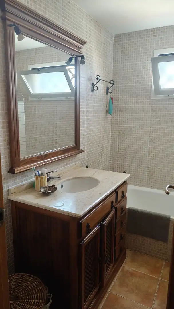 Badezimmer von Einfamilien-Reihenhaus zur Miete in Algeciras mit Privatgarten und Möbliert