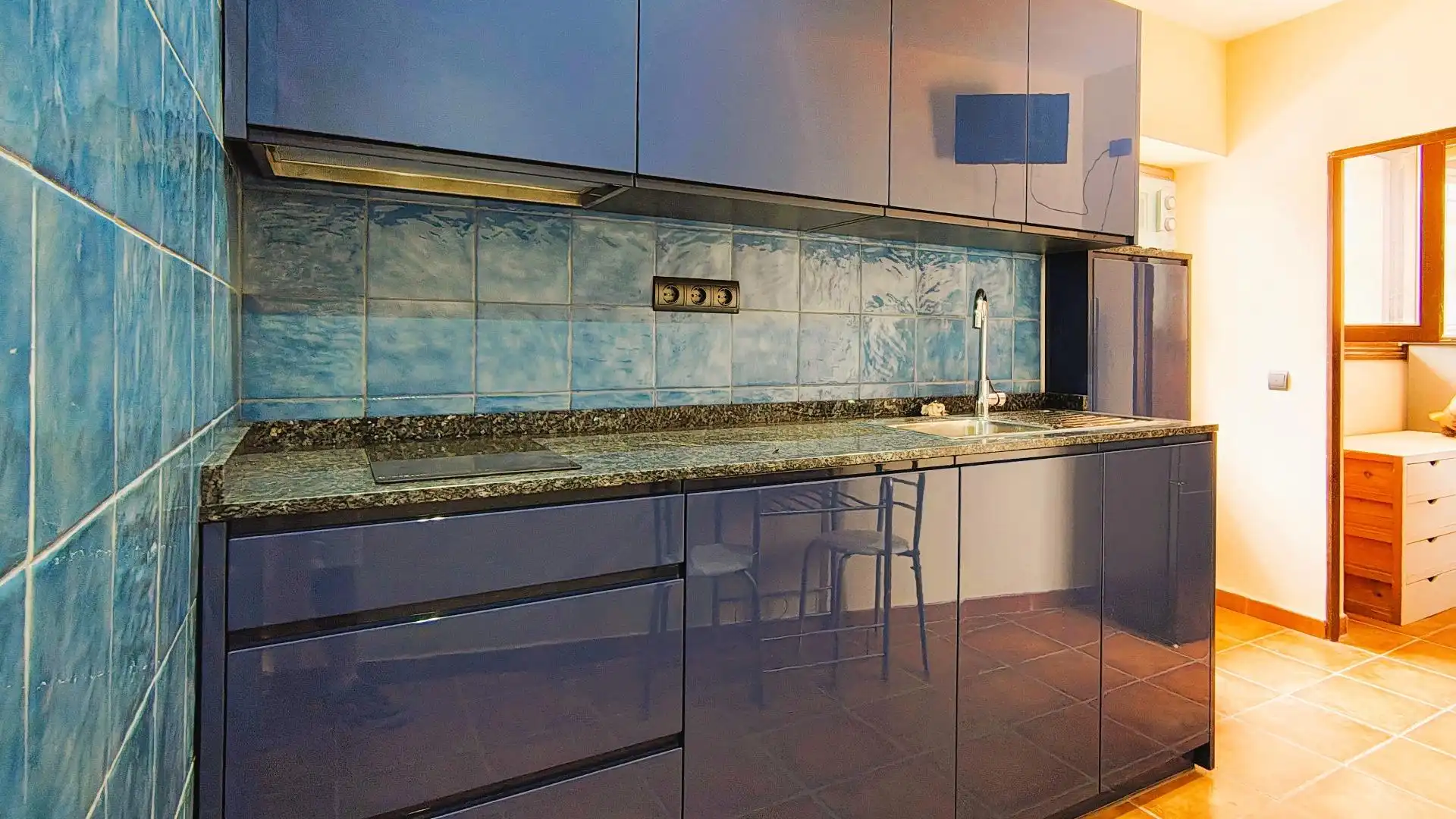 Cocina de Apartamento de alquiler en Marbella con Aire acondicionado, Jardín privado y Terraza