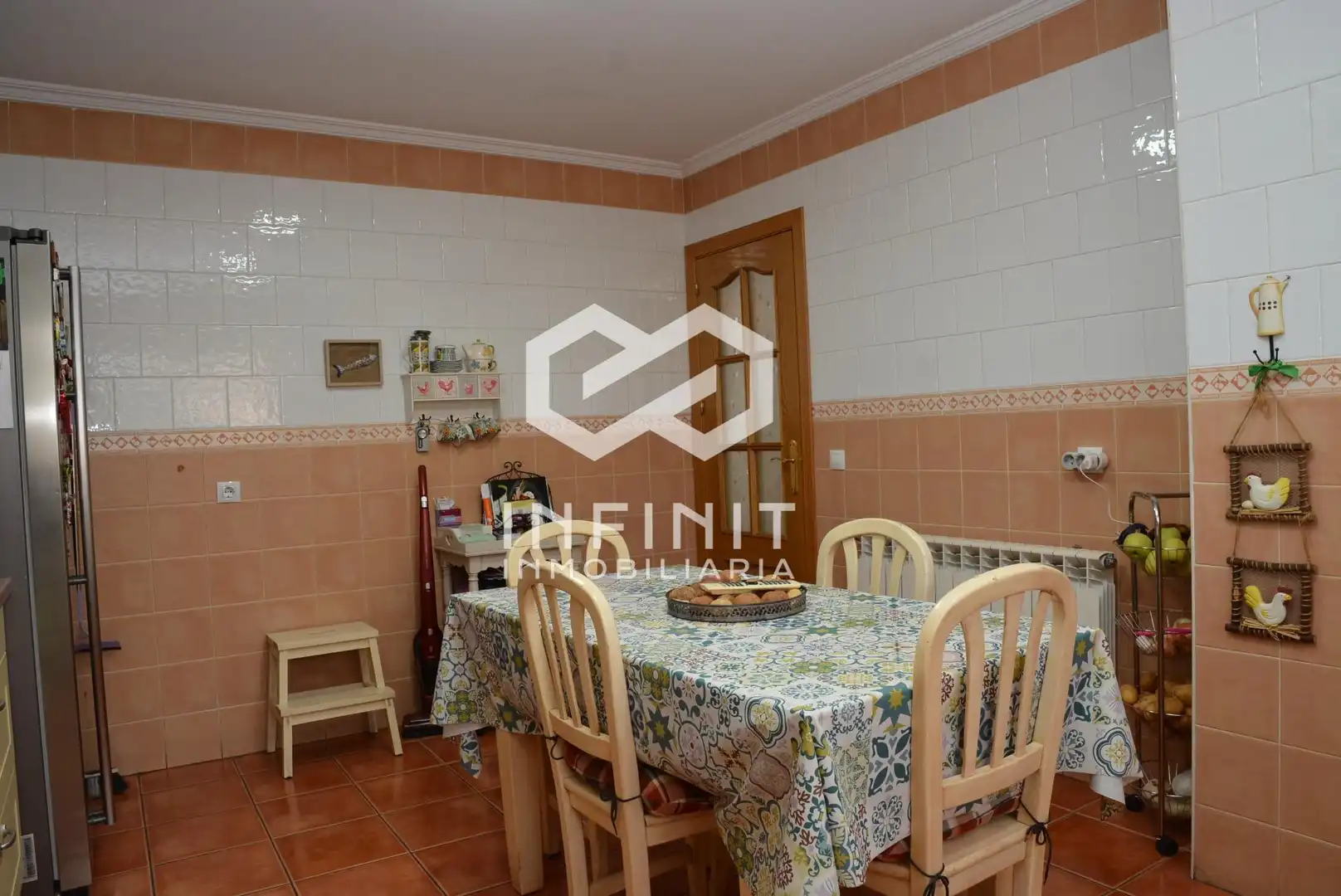 Cuina de Casa adosada en venda en Torrejón del Rey amb Calefacció, Jardí privat i Terrassa