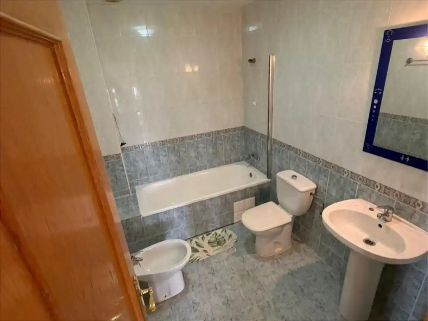 Bany de Casa o xalet en venda en Cedillo del Condado amb Piscina i Balcó