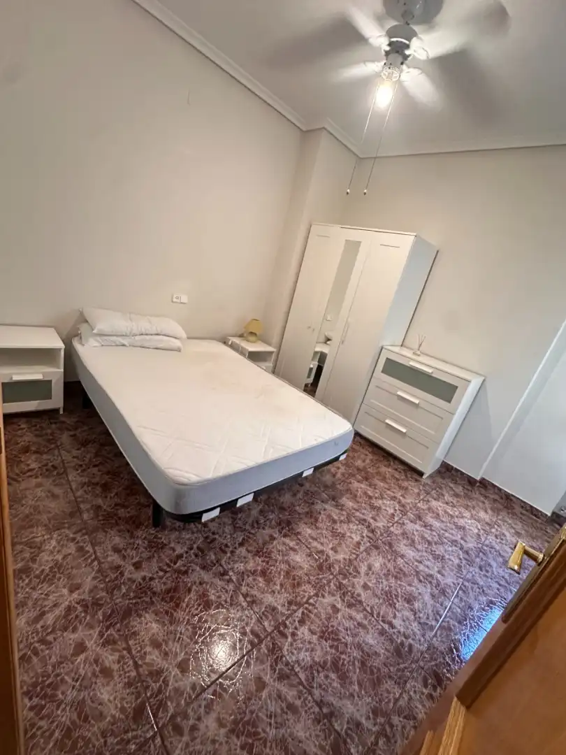 Schlafzimmer von Wohnungen zur Miete in Cuenca mit Heizung, Möbliert und Waschmaschine