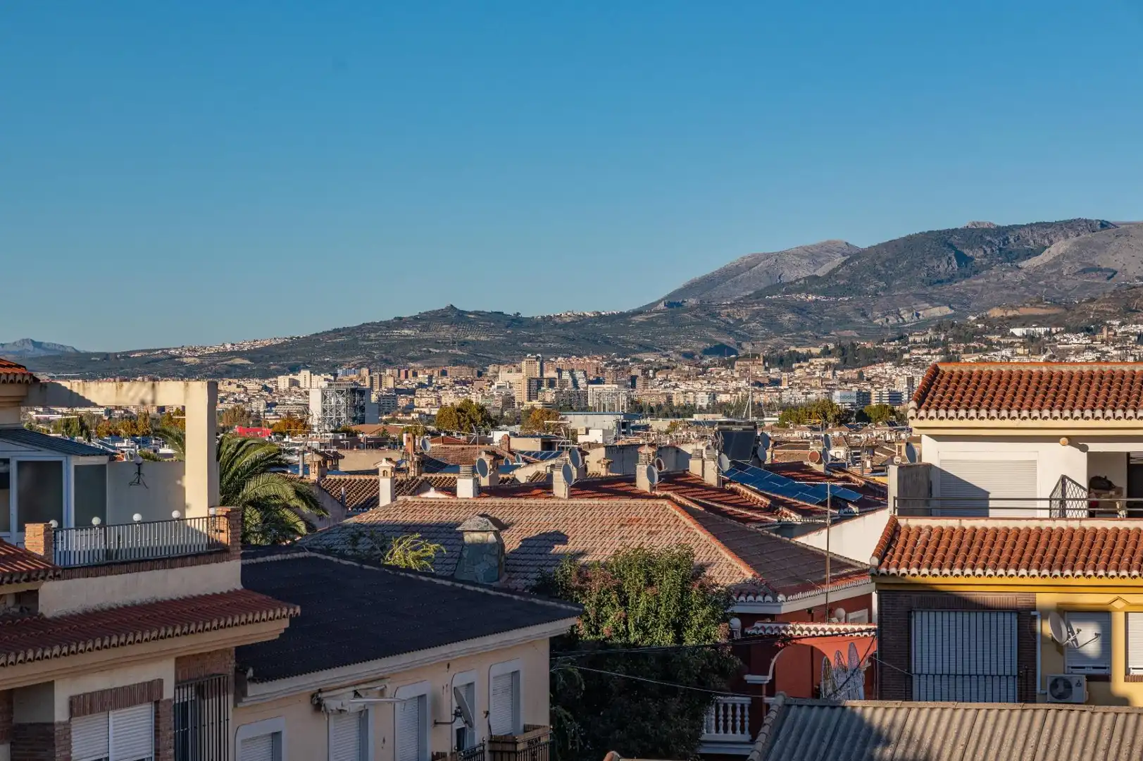 Vista exterior de Ático en venta en Armilla con Aire acondicionado, Terraza y Trastero