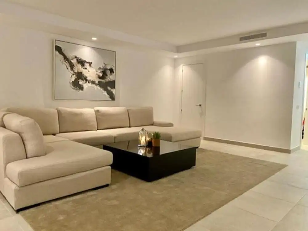 Sala d'estar de Casa o xalet de lloguer en Estepona amb Aire condicionat, Jardí privat i Terrassa
