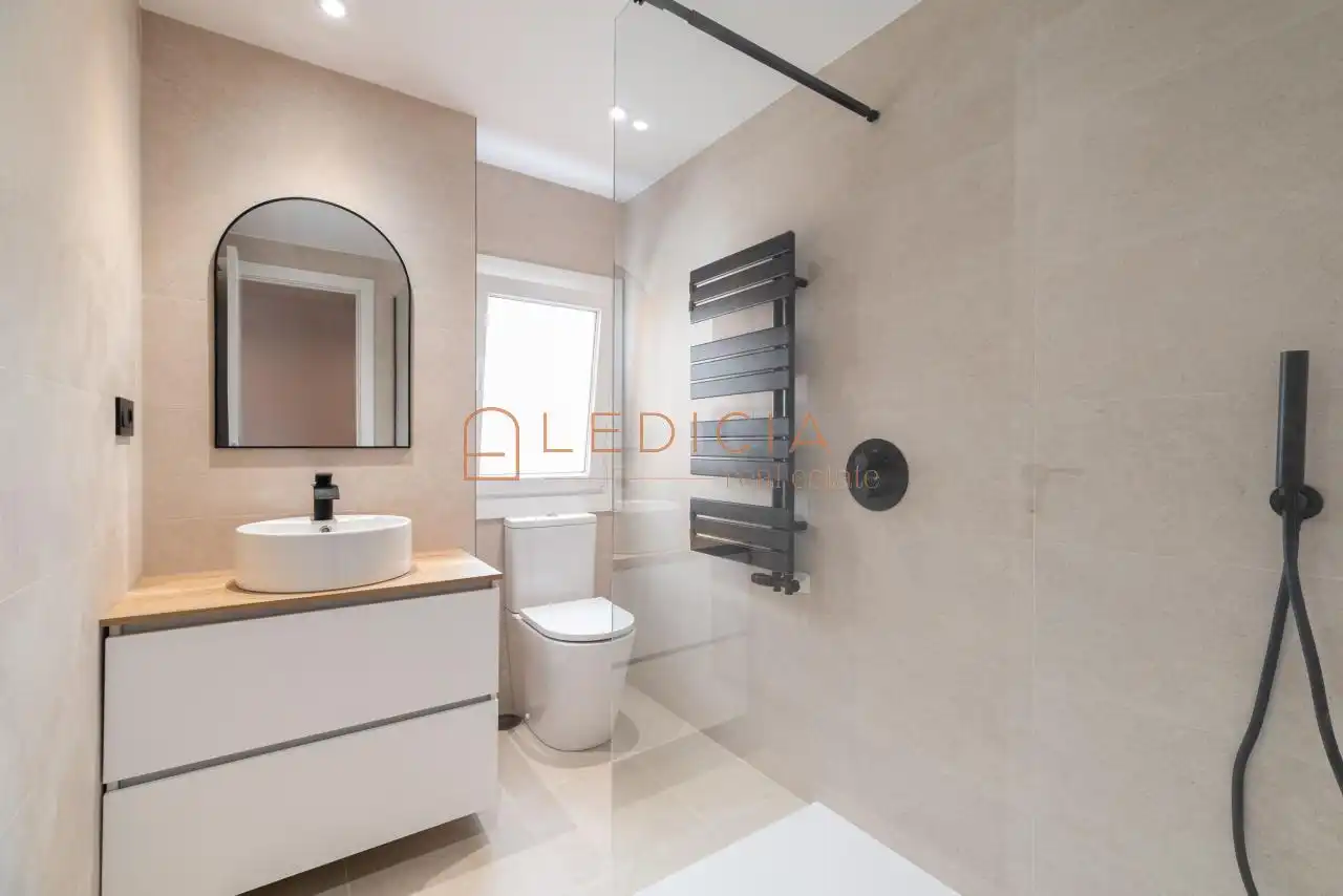 Bathroom of Flat for sale in Vigo   with Heating