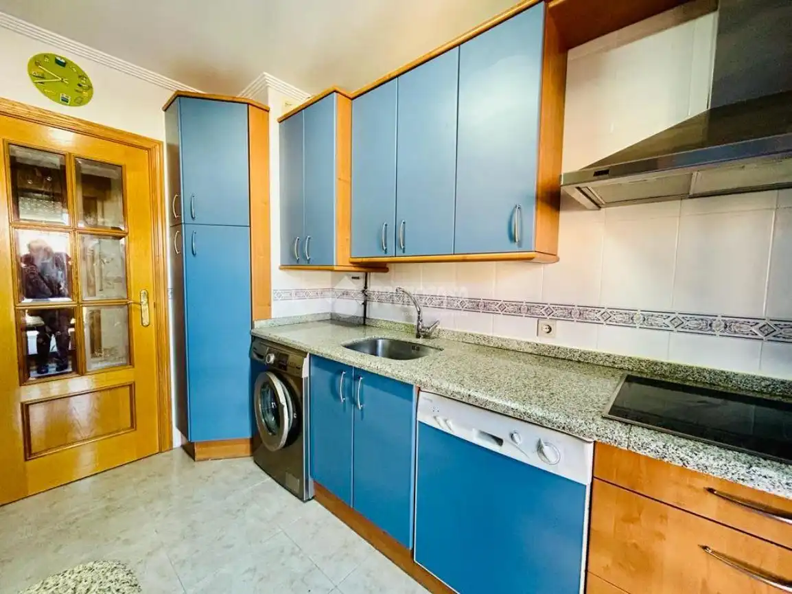 Kitchen of Flat for sale in Laguna de Duero  with Parquet flooring
