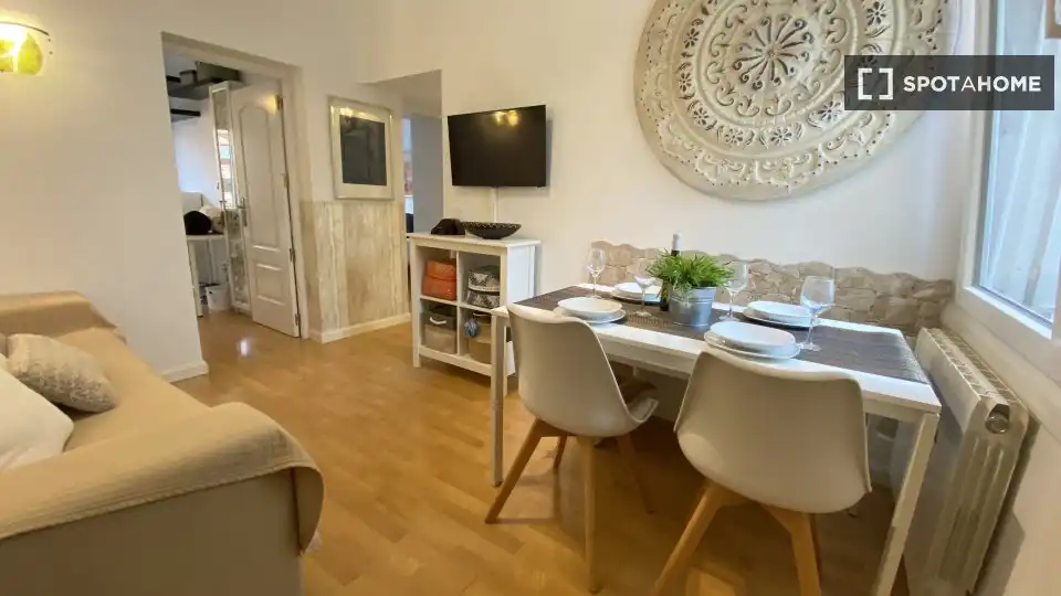 Comedor de Piso de alquiler en Madrid con Aire acondicionado, Calefacción y Amueblado