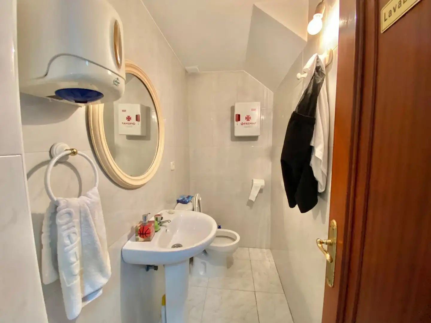 Baño de Local de alquiler en Arteixo con Calefacción y Amueblado