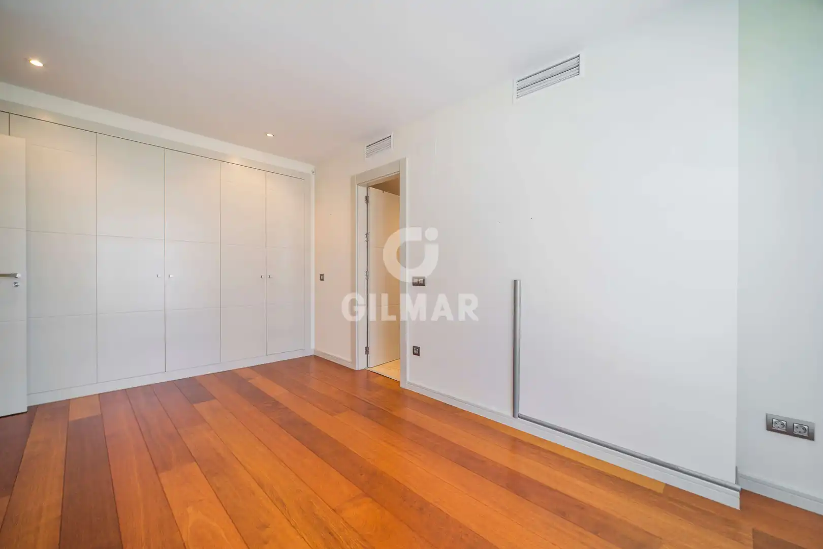 Bedroom of Duplexes for sale in Pozuelo de Alarcón  with Heating, Private garden and Storage room
