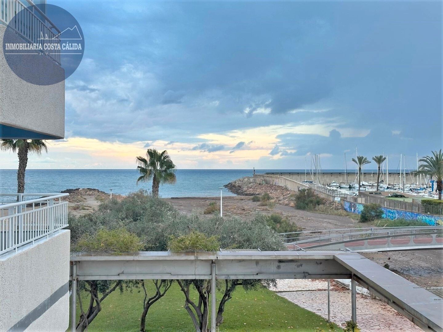 Vista exterior de Apartament en venda en Águilas amb Aire condicionat, Calefacció i Terrassa