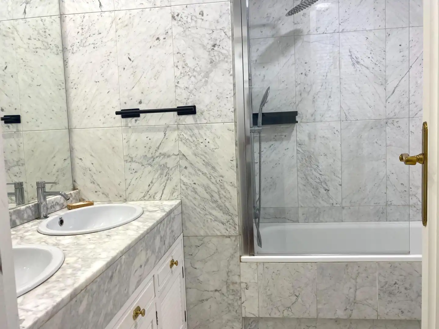 Badezimmer von Wohnung zur Miete in Granada mit Klimaanlage und Heizung