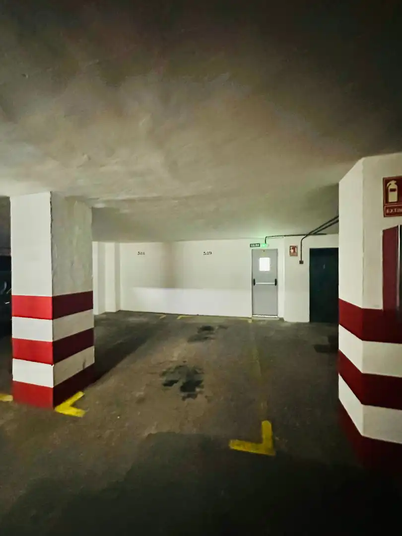 Parking of Flat for rent in Granada  with Air Conditioner, Heating and Washing machine