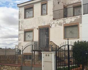 Vista exterior de Casa adosada en venda en Horcajo de Santiago amb Terrassa i Balcó