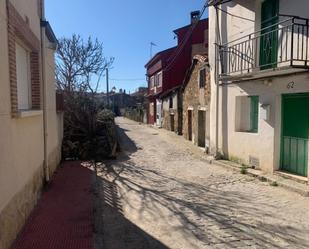 Vista exterior de Edifici en venda en La Adrada 