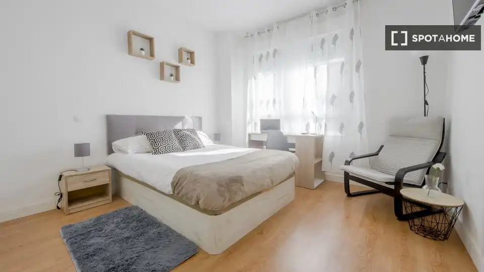 Bedroom of Flat for rent in Madrid  with Air Conditioner, Heating and Furnished