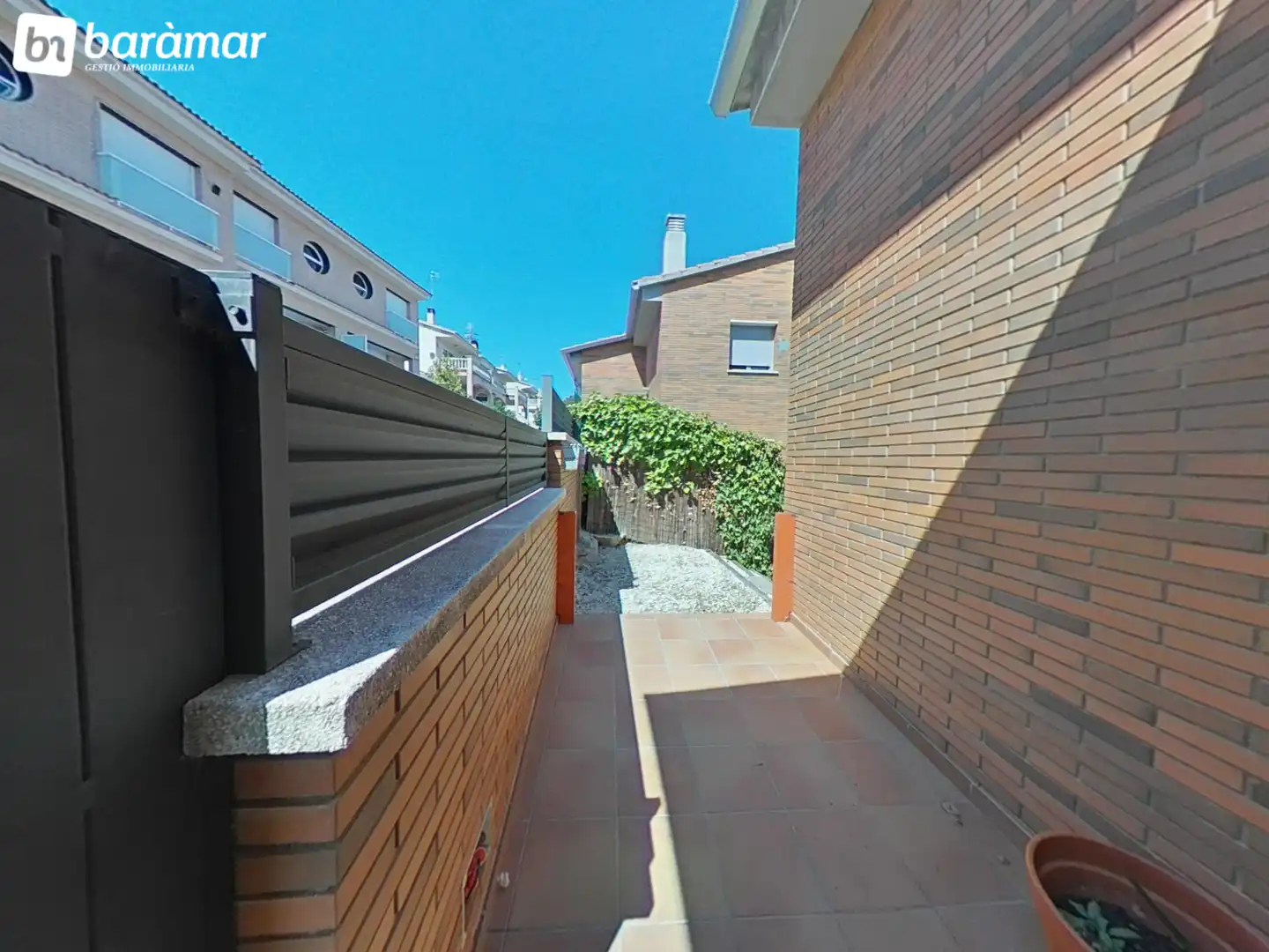 Vista exterior de Casa adosada en venta en El Vendrell con Aire acondicionado, Calefacción y Jardín privado