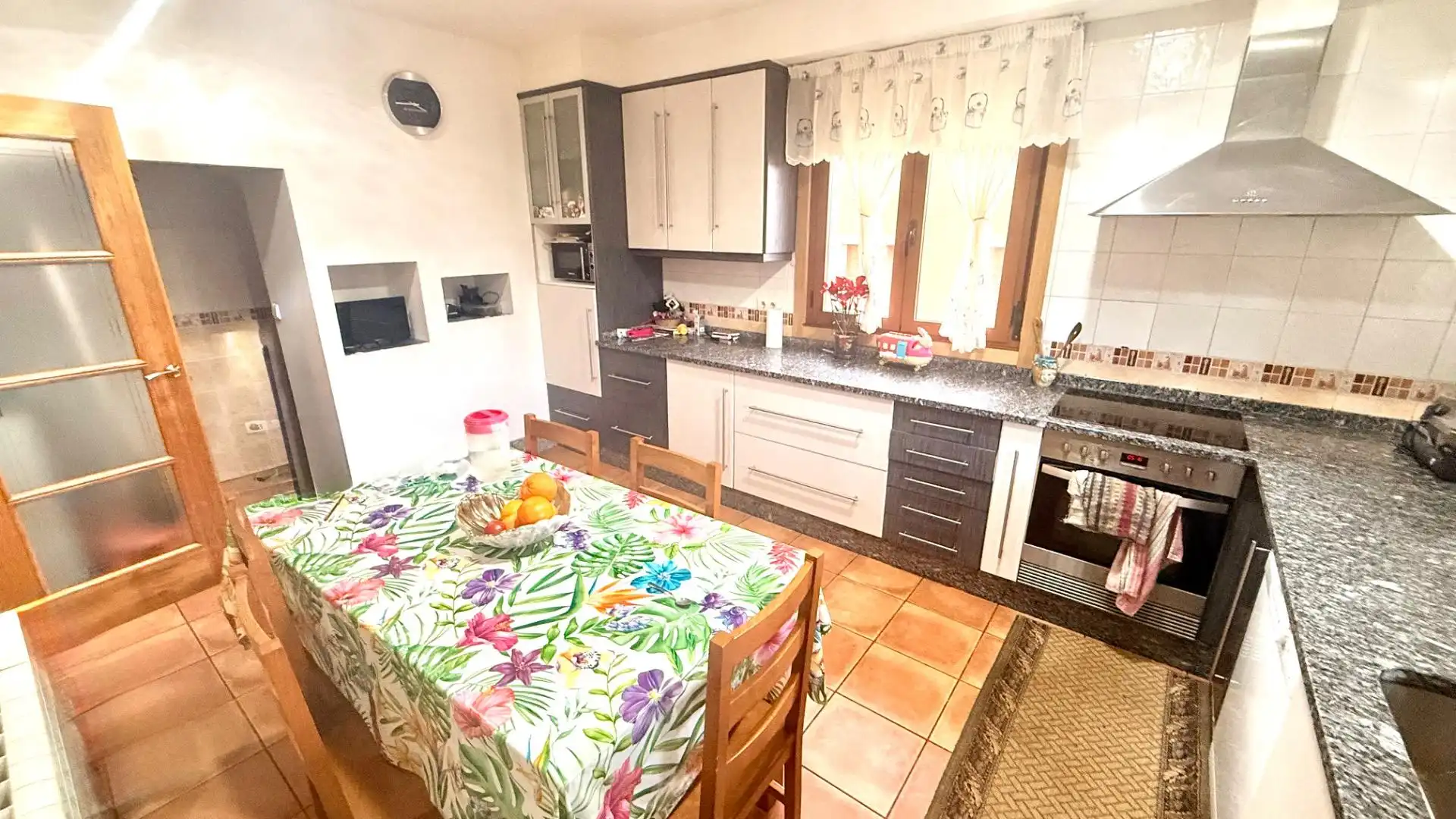 Cocina de Casa o chalet en venta en Lalín con Calefacción, Jardín privado y Terraza