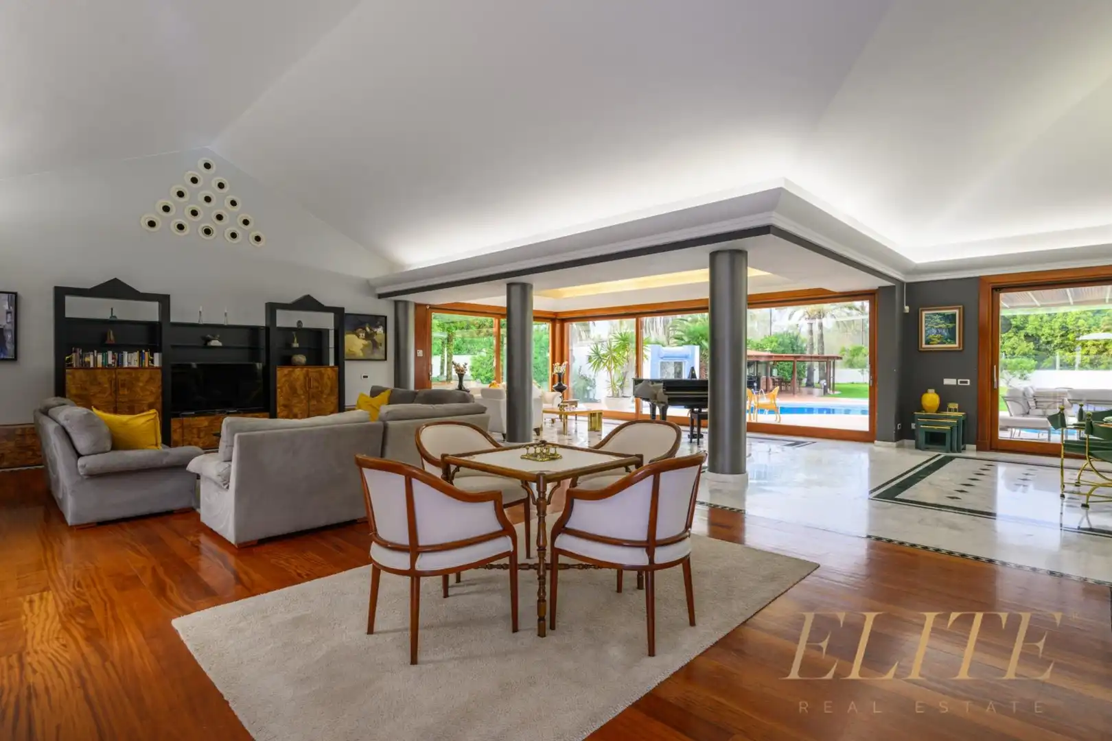 Sala d'estar de Casa o xalet en venda en San Bartolomé de Tirajana amb Jardí privat, Terrassa i Piscina