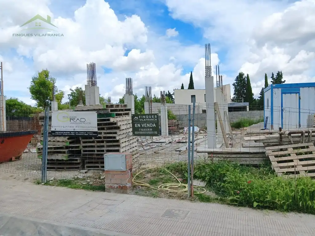 Vista exterior de Casa o xalet en venda en El Pla del Penedès amb Terrassa